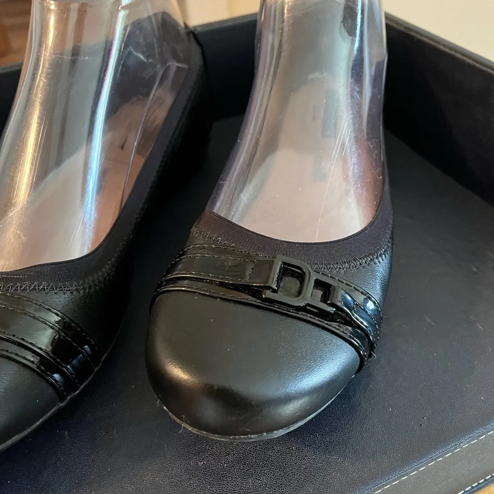 Clarks Kinzie light Classic Women's Black Ballet Flats with Gloss Trim
